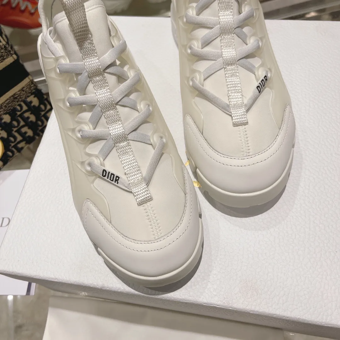 👟👟Ex-factory price👟👟Ex-factory price 460👟👟 Dior sports dad shoes, your ideal high-end quality customization, a new product created by Crusie “J’ADI*R” at the first major show of Paris Fashion Week‼ ️Molded from the original board, all details are welcome to be appraised and compared 🔥 Upper: Original imported customized Lycra surface with soft silk cowhide Inner: soft, comfortable and breathable Foot pads: cowhide injection molded feet, original molded color matching Logo webbing Original molded 3D film combination Original molded anti-slip combination outsole! Original packaging consistent! Number of yards: 35-41 yards (custom-made sizes 41 are non-refundable)
